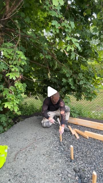 Reel: forskaling og grunnarbeid i hagen